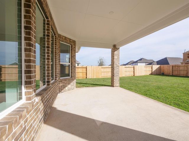8 Carmel Dr, Manvel, TX 77578