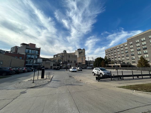 3145 N Lincoln Avenue, Chicago, IL 60657