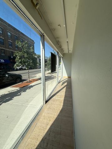 3145 N Lincoln Avenue, Chicago, IL 60657