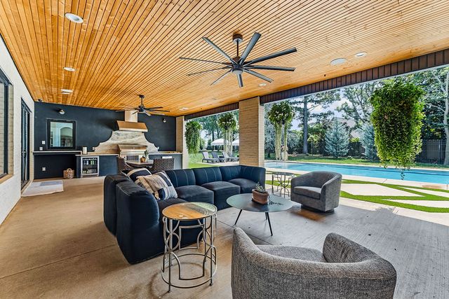 12 W Leiston Drive, Rogers, AR 72758