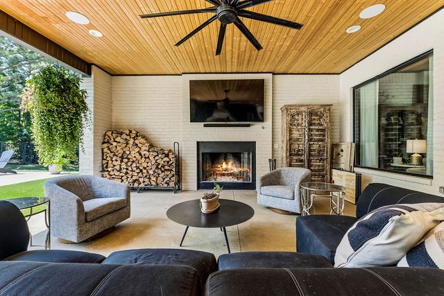 12 W Leiston Drive, Rogers, AR 72758