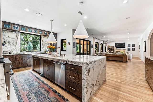 12 W Leiston Drive, Rogers, AR 72758