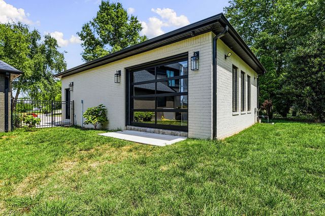 12 W Leiston Drive, Rogers, AR 72758