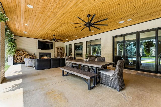 12 W Leiston Drive, Rogers, AR 72758