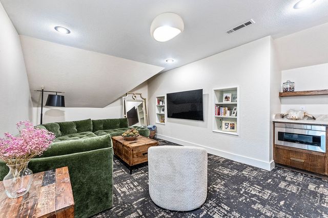 12 W Leiston Drive, Rogers, AR 72758