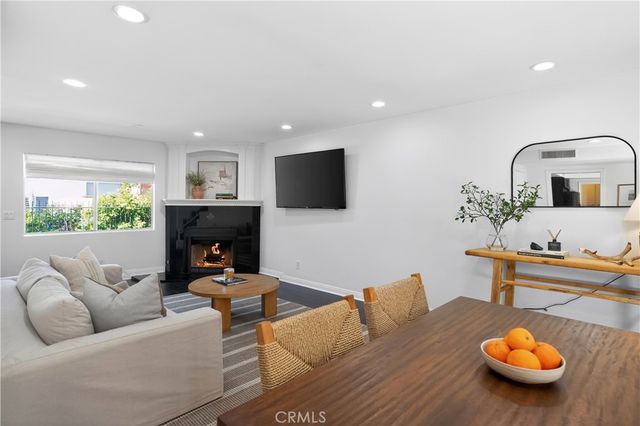 5275 Colodny Drive 4, Agoura Hills, CA 91301