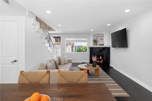 5275 Colodny Drive 4, Agoura Hills, CA 91301