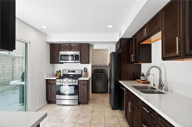 5275 Colodny Drive 4, Agoura Hills, CA 91301