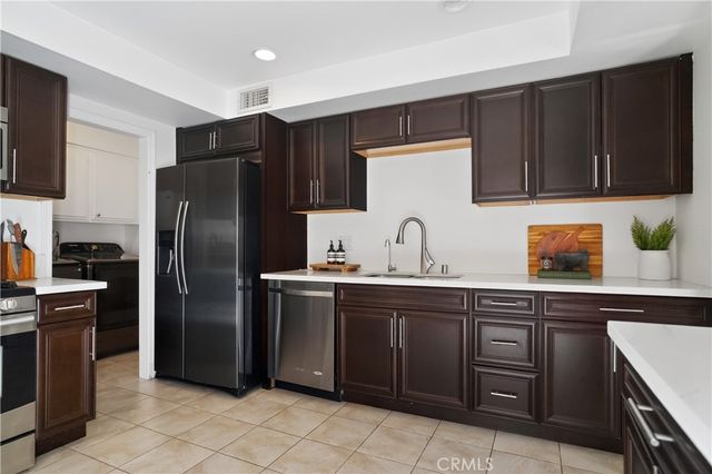 5275 Colodny Drive 4, Agoura Hills, CA 91301