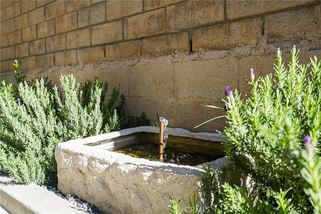 5275 Colodny Drive 4, Agoura Hills, CA 91301