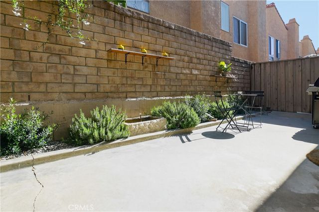 5275 Colodny Drive 4, Agoura Hills, CA 91301