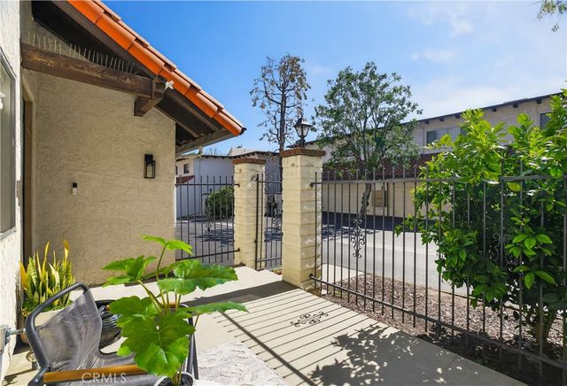 5275 Colodny Drive 4, Agoura Hills, CA 91301