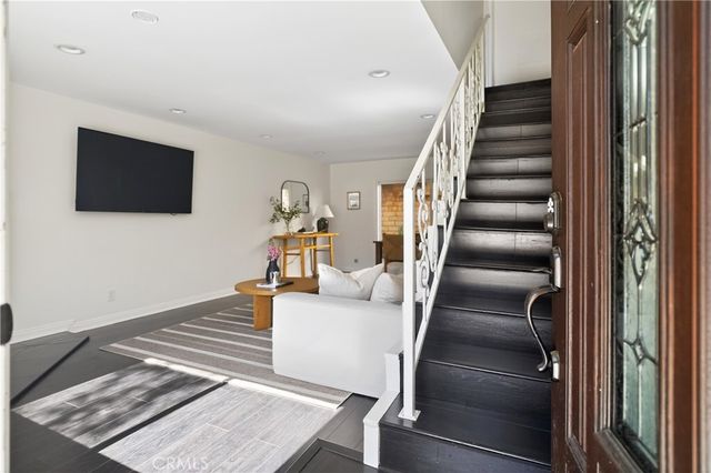 5275 Colodny Drive 4, Agoura Hills, CA 91301