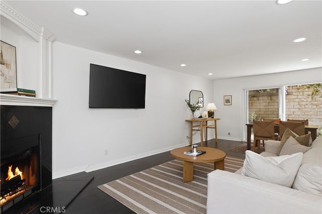 5275 Colodny Drive 4, Agoura Hills, CA 91301