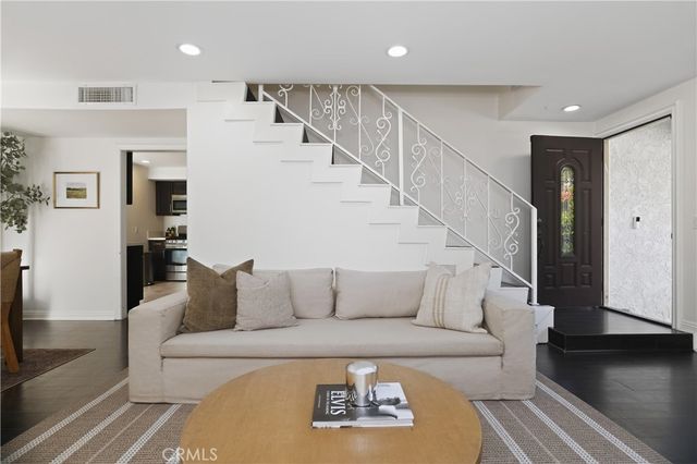 5275 Colodny Drive 4, Agoura Hills, CA 91301