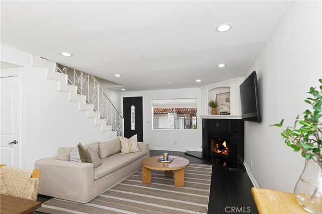 5275 Colodny Drive 4, Agoura Hills, CA 91301