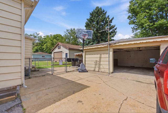 1219 Gates Street, Aurora, IL 60505