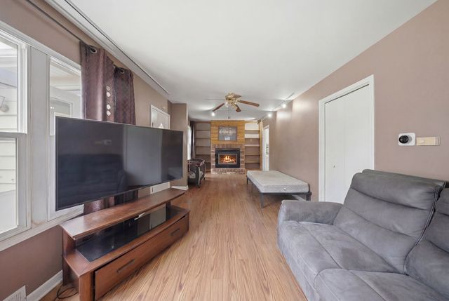 1219 Gates Street, Aurora, IL 60505