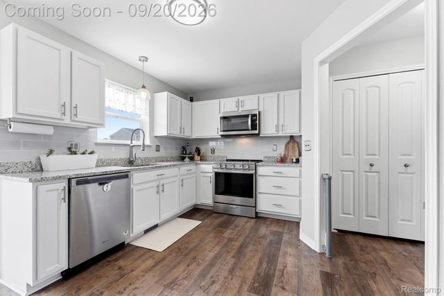 2066 Monohan Drive, Frenchtown Township, MI 48162
