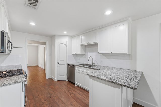 1404 Creekford Drive, Arlington, TX 76012