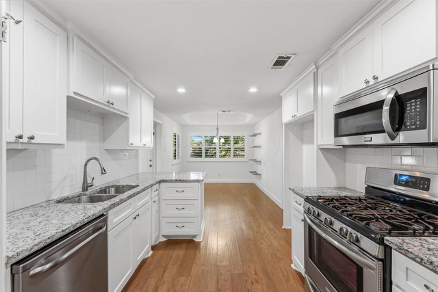 1404 Creekford Drive, Arlington, TX 76012