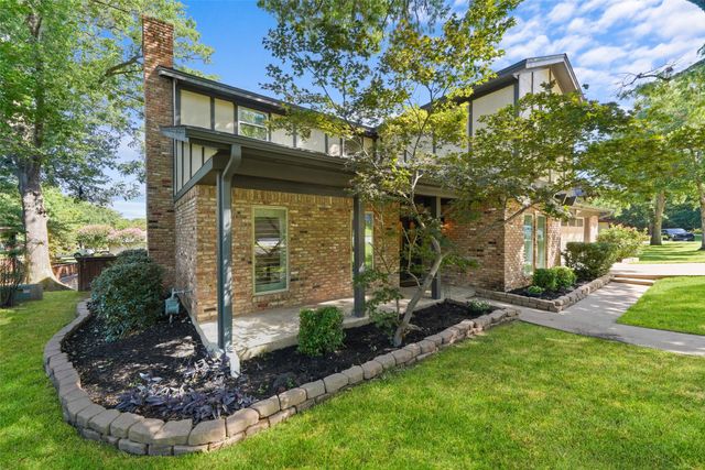 1404 Creekford Drive, Arlington, TX 76012