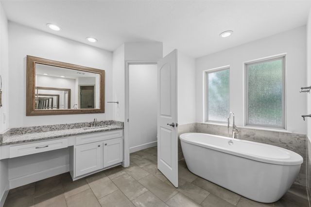 1404 Creekford Drive, Arlington, TX 76012