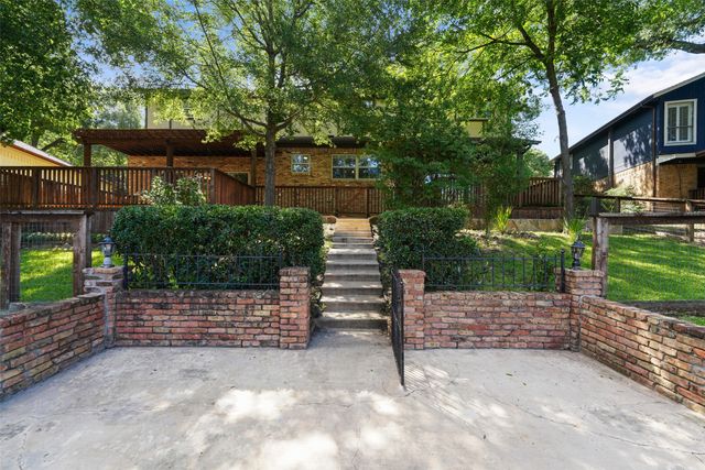 1404 Creekford Drive, Arlington, TX 76012