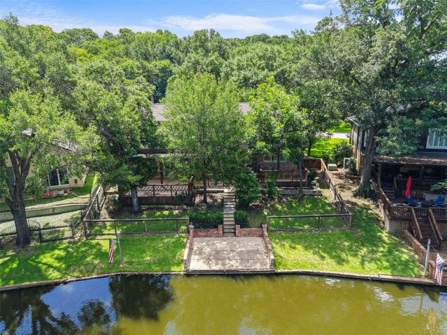 1404 Creekford Drive, Arlington, TX 76012