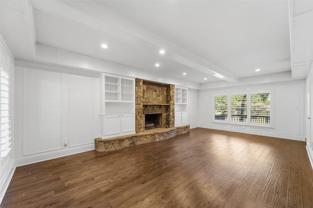 1404 Creekford Drive, Arlington, TX 76012