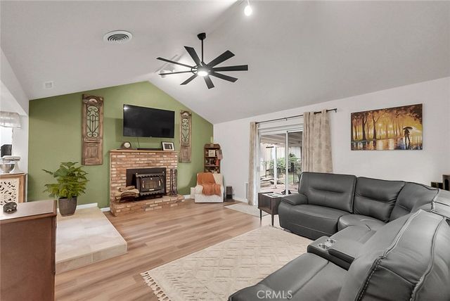 1213 E A, Oakdale, CA 95361