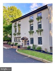 1 Feeder St Apt A, Lambertville, NJ 08530