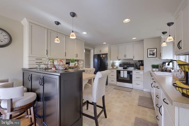 310 BLUFF VIEW DR, Lancaster, PA 17601