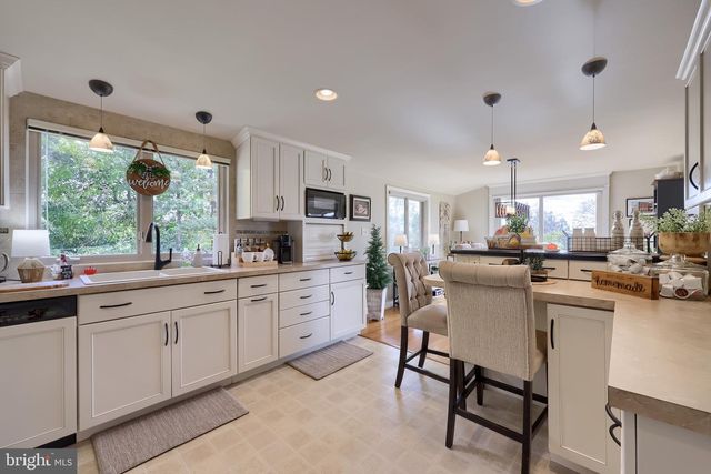 310 BLUFF VIEW DR, Lancaster, PA 17601