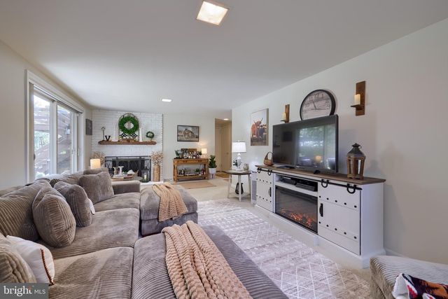 310 BLUFF VIEW DR, Lancaster, PA 17601