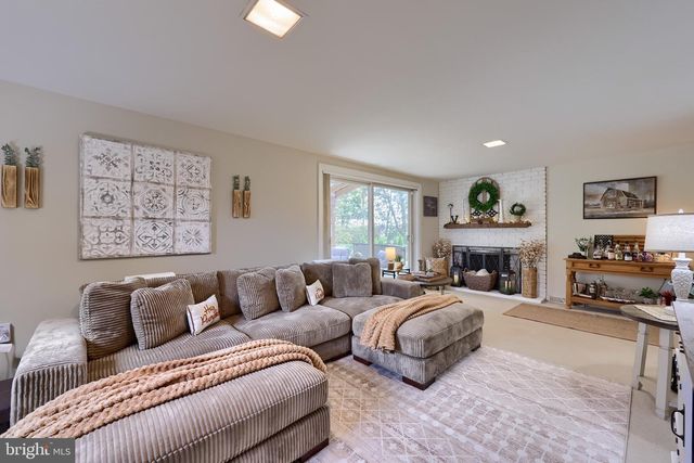 310 BLUFF VIEW DR, Lancaster, PA 17601