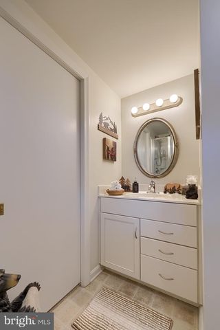 310 BLUFF VIEW DR, Lancaster, PA 17601