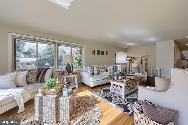 310 BLUFF VIEW DR, Lancaster, PA 17601