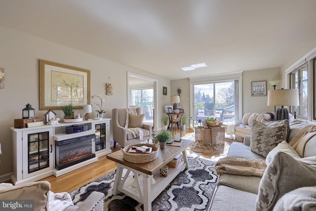 310 BLUFF VIEW DR, Lancaster, PA 17601