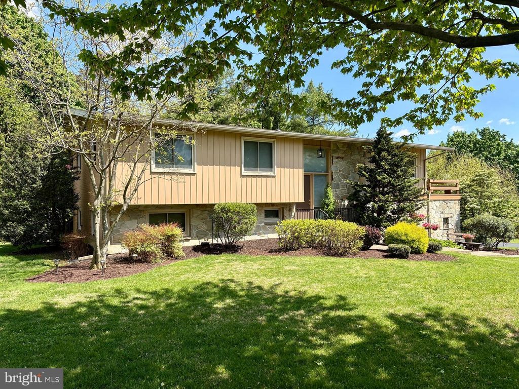 310 BLUFF VIEW DR, Lancaster, PA 17601