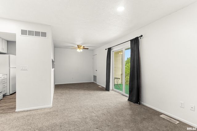 3207 W Willow Knolls Dr Apt C52, Peoria, IL 61614