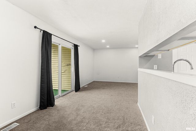 3207 W Willow Knolls Dr Apt C52, Peoria, IL 61614