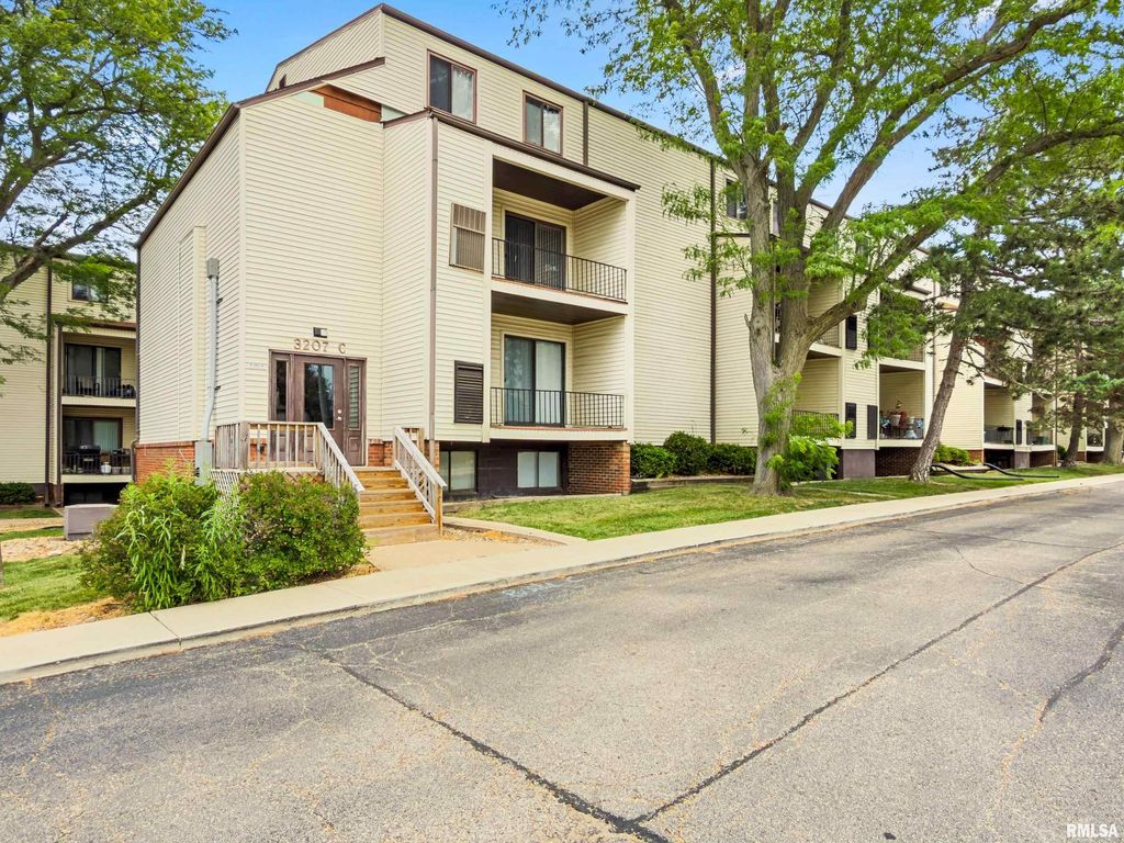 3207 W Willow Knolls Dr Apt C52, Peoria, IL 61614