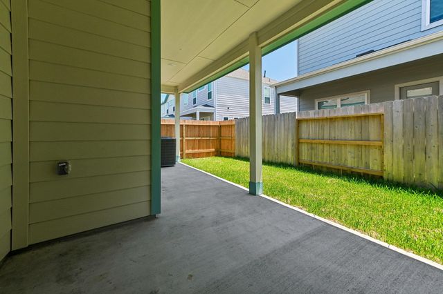 700 Sand Dollar Drive, Kemah, TX 77565