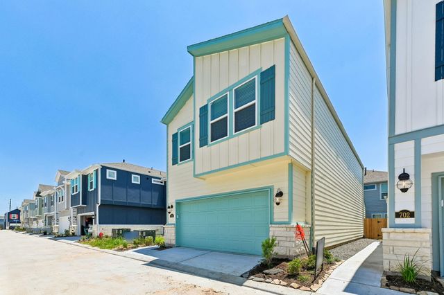 700 Sand Dollar Drive, Kemah, TX 77565