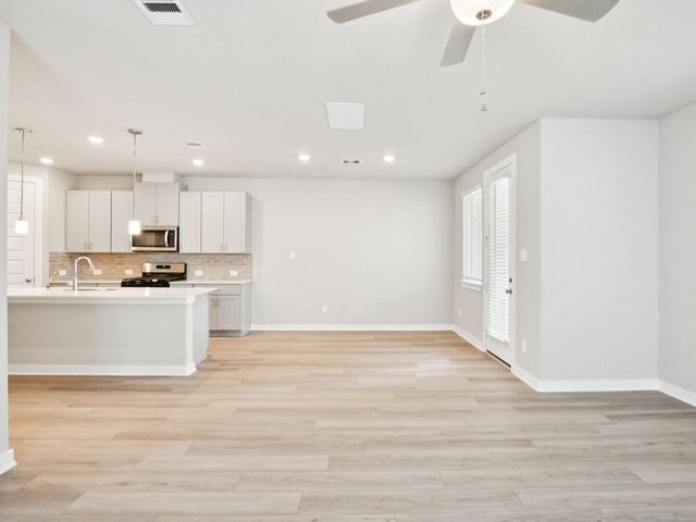 700 Sand Dollar Drive, Kemah, TX 77565