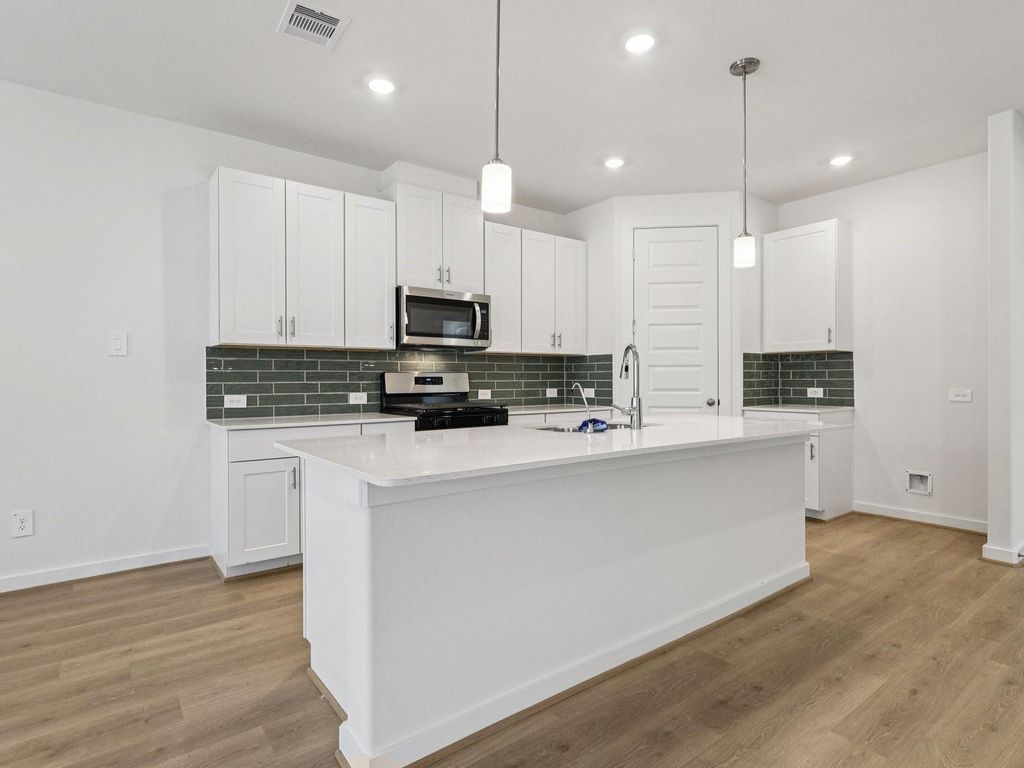 700 Sand Dollar Drive, Kemah, TX 77565