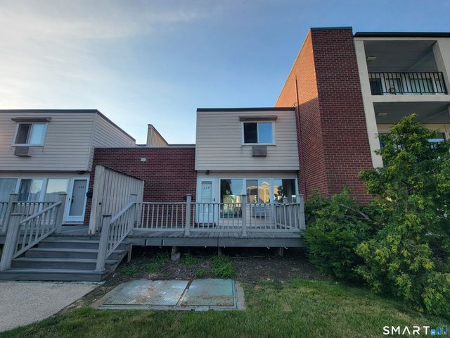 225 West Walk 225, West Haven, CT 06516