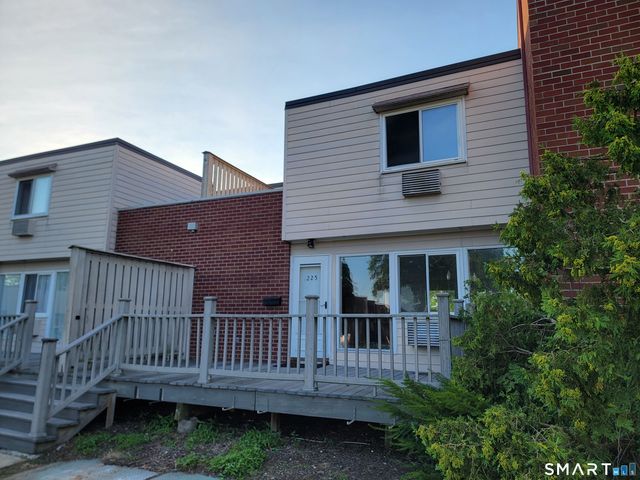 225 West Walk 225, West Haven, CT 06516