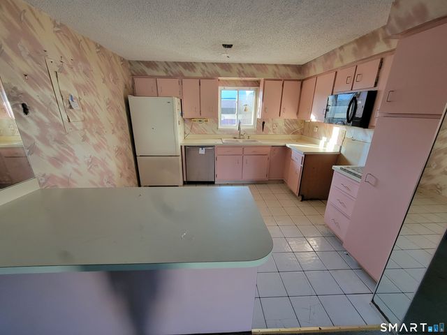 225 West Walk 225, West Haven, CT 06516